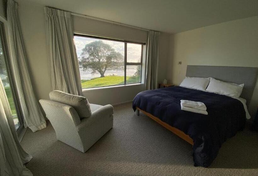 민박 Athenree Beach House