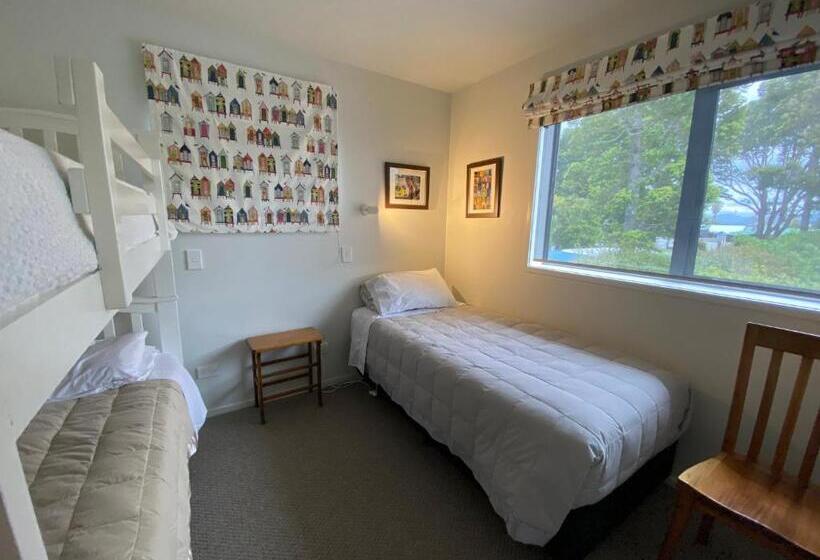 Bed and Breakfast Athenree Beach House