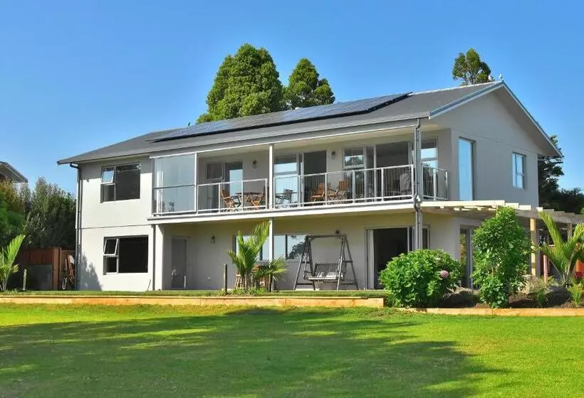 Aamiaismajoitus (B&B) Athenree Beach House