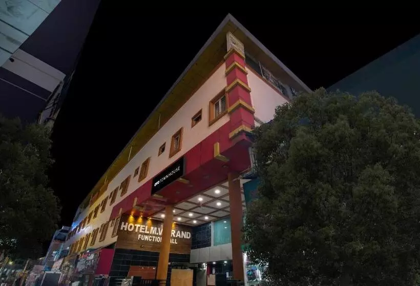 ホテル Super Townhouse Gajuwaka Near Cmr Mall