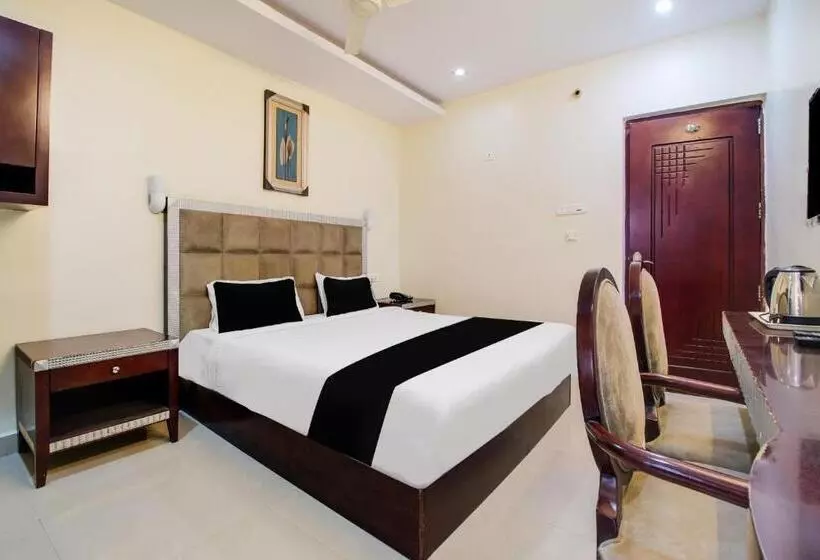 ホテル Super Townhouse Gajuwaka Near Cmr Mall