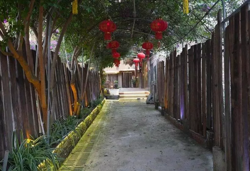 Majatalo Chenkun Guesthouse