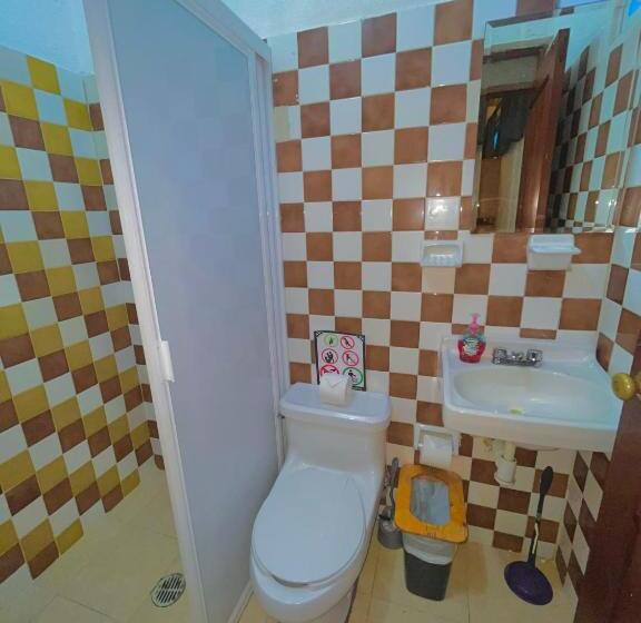 Straw Hat Hostel & Rooftop Bar