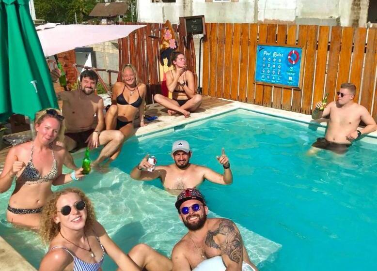 Straw Hat Hostel & Rooftop Bar