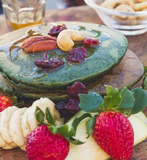 Straw Hat Hostel & Rooftop Bar