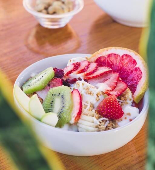 Straw Hat Hostel & Rooftop Bar