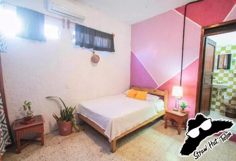 Straw Hat Hostel & Rooftop Bar