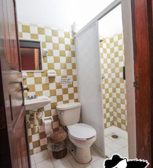 Straw Hat Hostel & Rooftop Bar