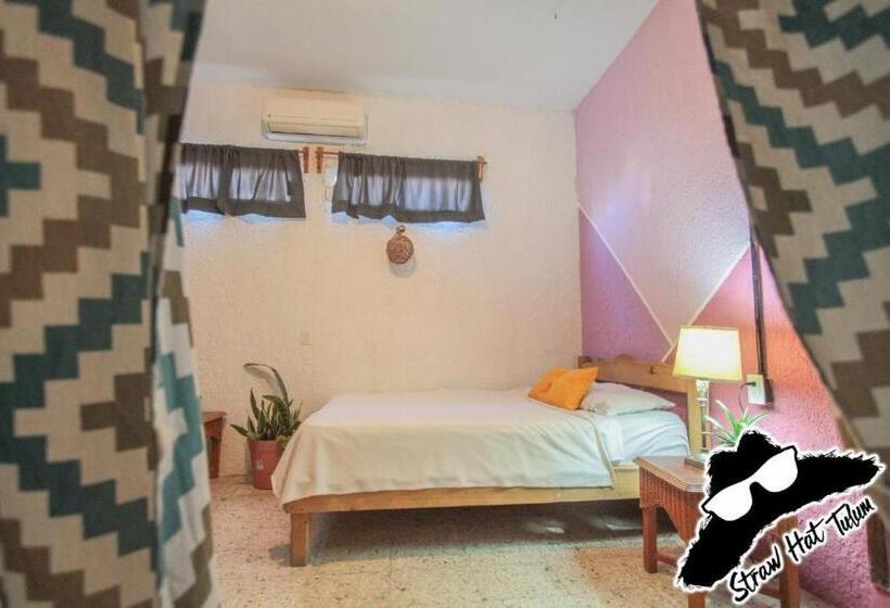 Straw Hat Hostel & Rooftop Bar