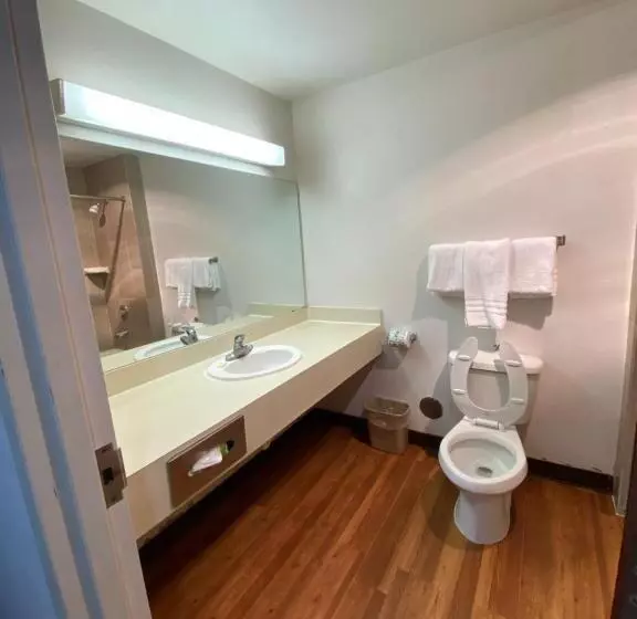 モーテル Guest House Inn Medical District Near Texas Tech Univ