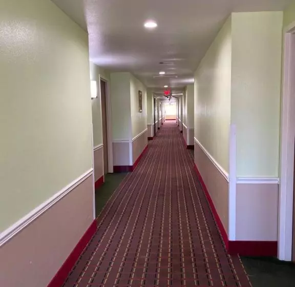 モーテル Guest House Inn Medical District Near Texas Tech Univ