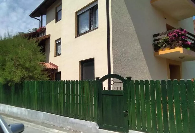 پانسیون Guest House Isidora