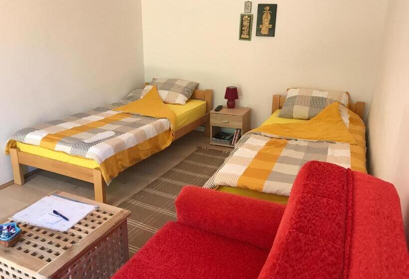 پانسیون Guest House Isidora