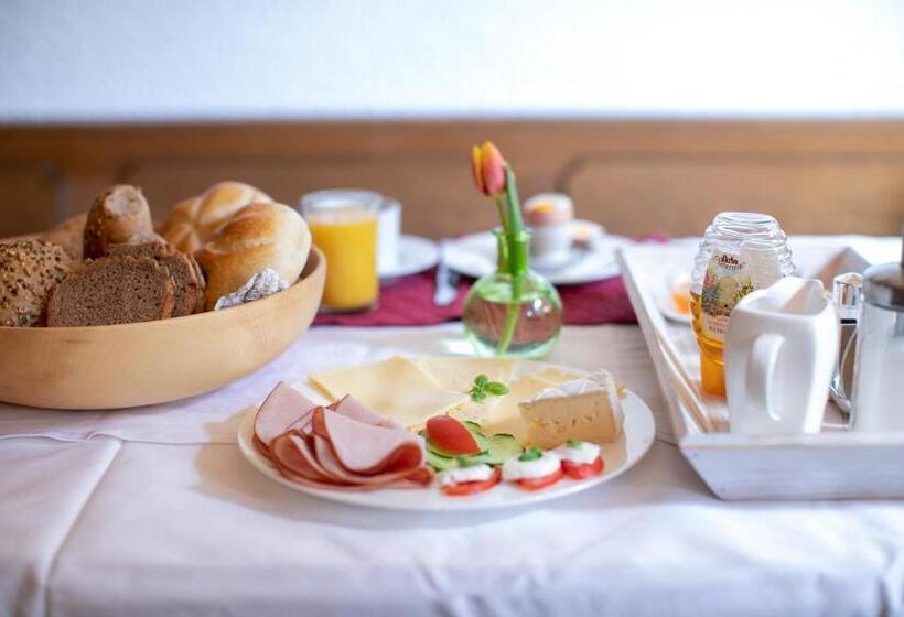 ペンション Haus Scharler, Talstation