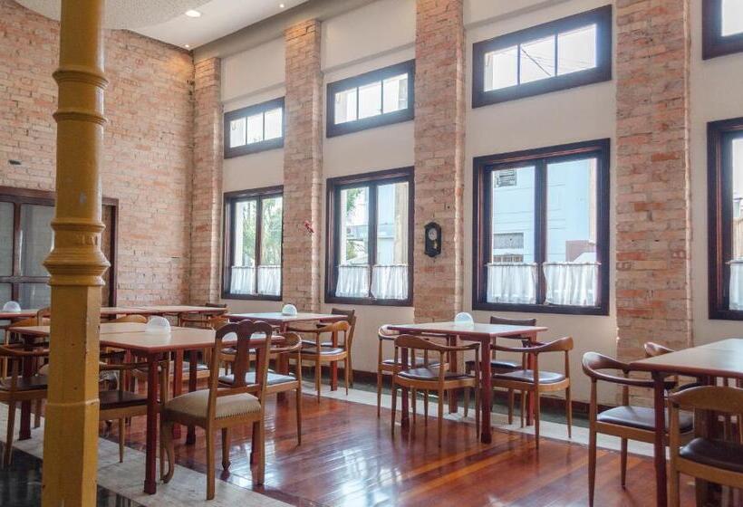 ホテル Central Palace