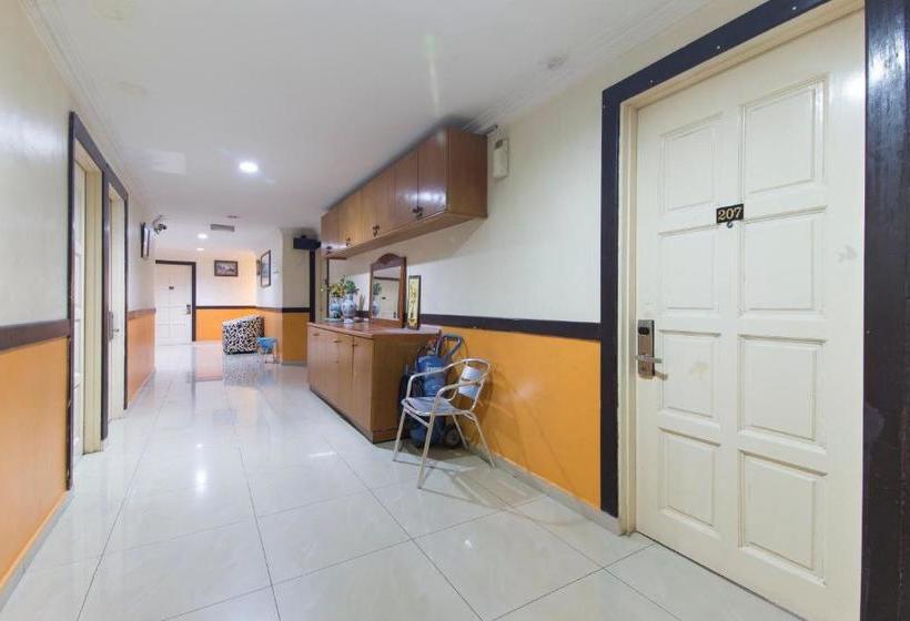 בית מלון כפרי Zen Rooms Basic Batu 9 Cheras