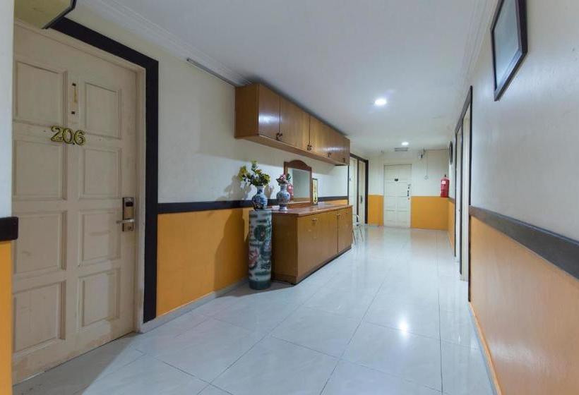 בית מלון כפרי Zen Rooms Basic Batu 9 Cheras