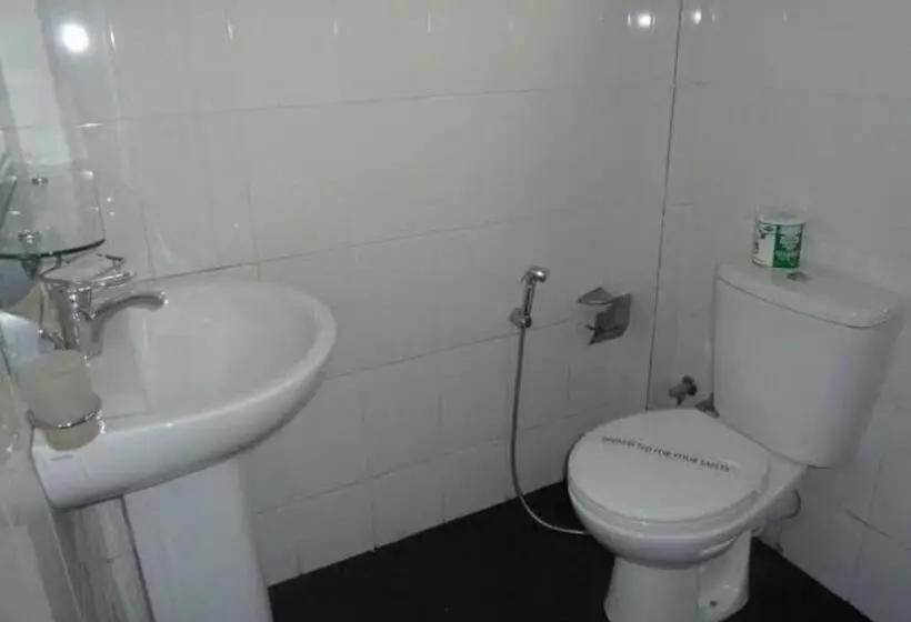 هتل New Nethmi Villa