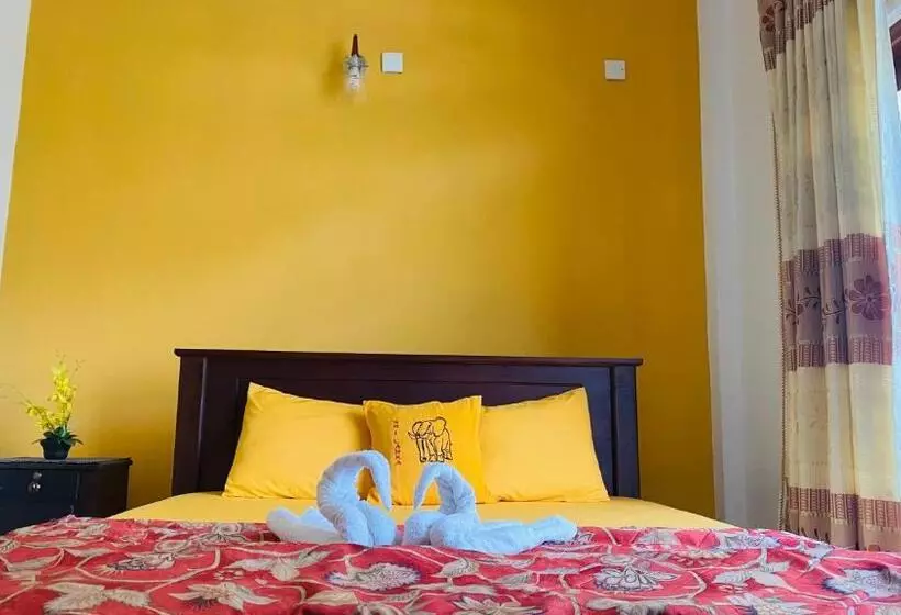 هتل New Nethmi Villa