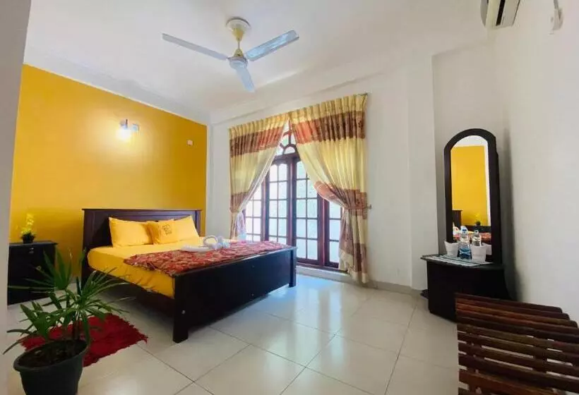 هتل New Nethmi Villa