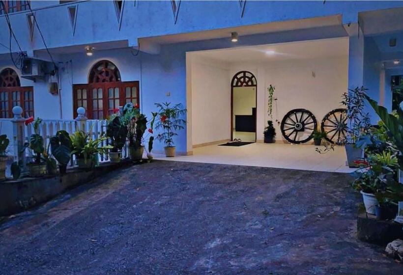 Szálloda New Nethmi Villa