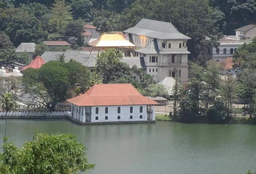 هتل New Nethmi Villa
