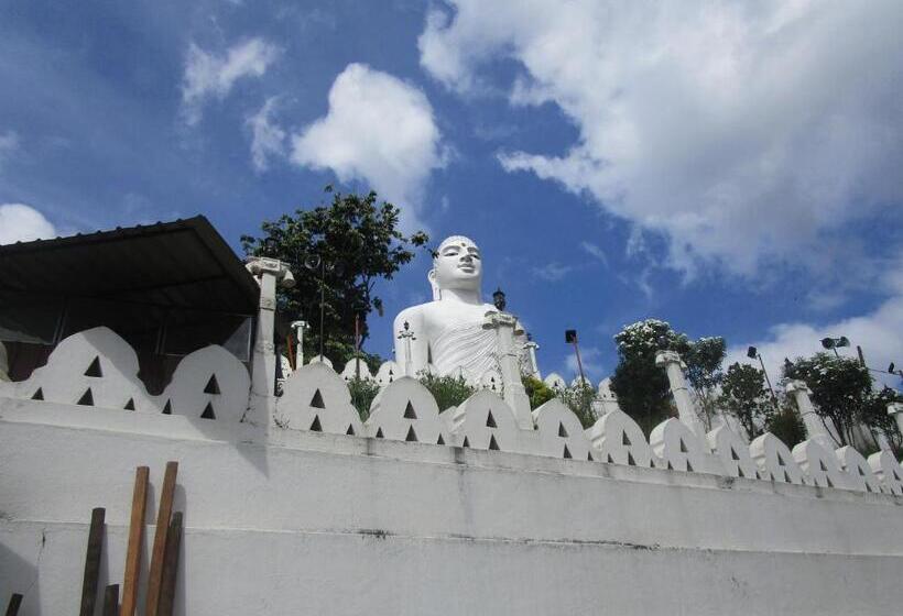 Szálloda New Nethmi Villa