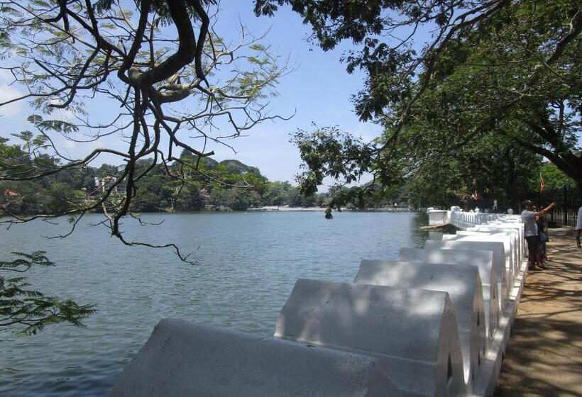 Szálloda New Nethmi Villa