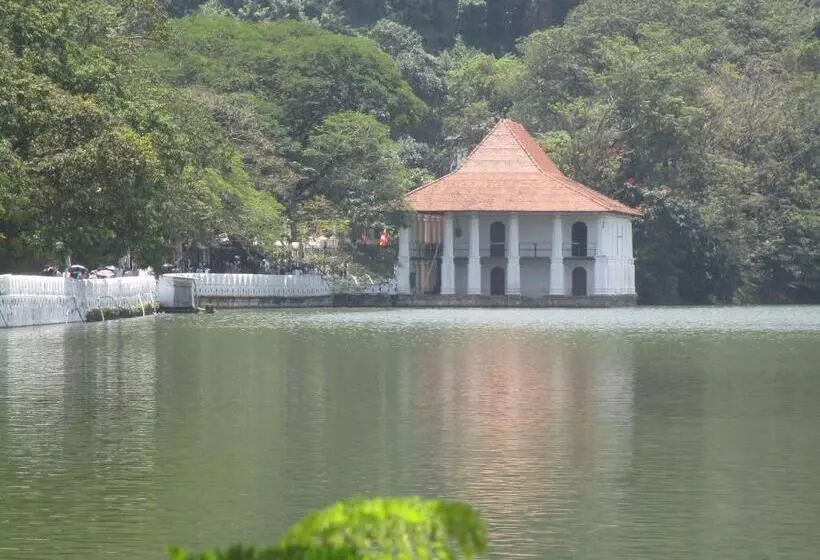 هتل New Nethmi Villa