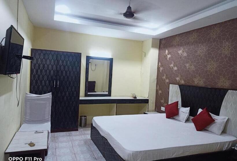 هتل Ambassador Inn