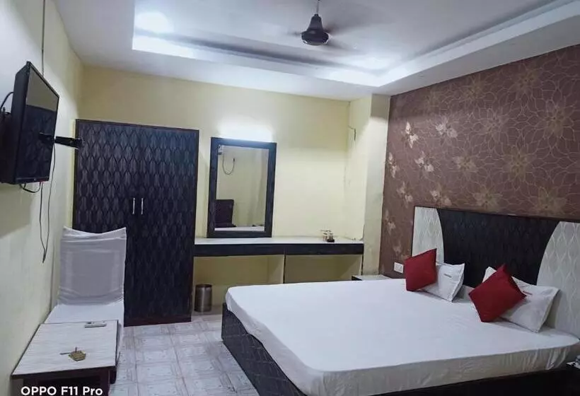 هتل Ambassador Inn