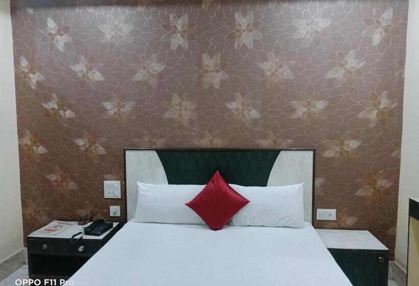 هتل Ambassador Inn