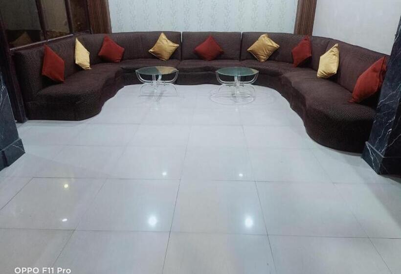 هتل Ambassador Inn