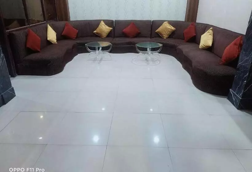 هتل Ambassador Inn