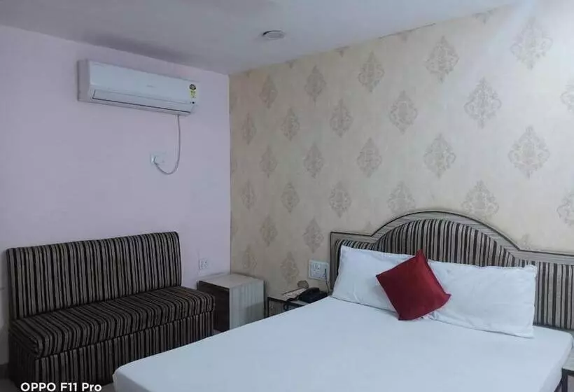 هتل Ambassador Inn