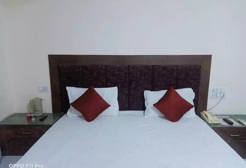 هتل Ambassador Inn