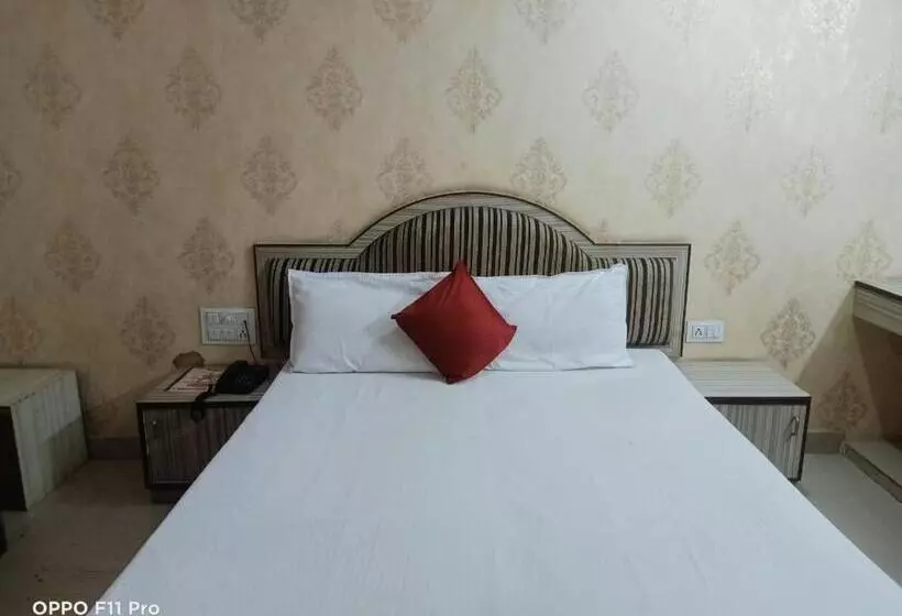 هتل Ambassador Inn