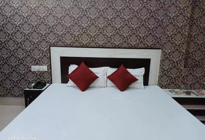 هتل Ambassador Inn