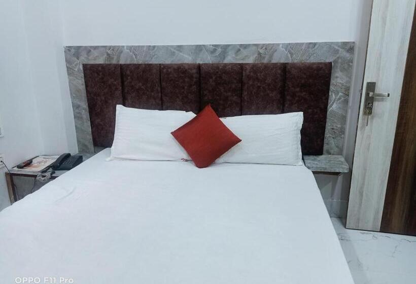 هتل Ambassador Inn