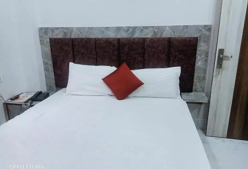 هتل Ambassador Inn