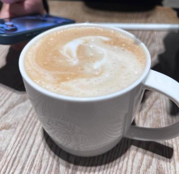 هتل Ambassador Inn