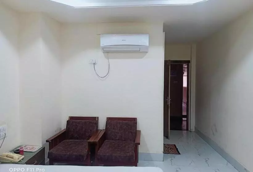 هتل Ambassador Inn