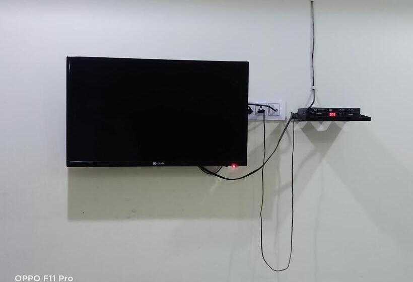 هتل Ambassador Inn