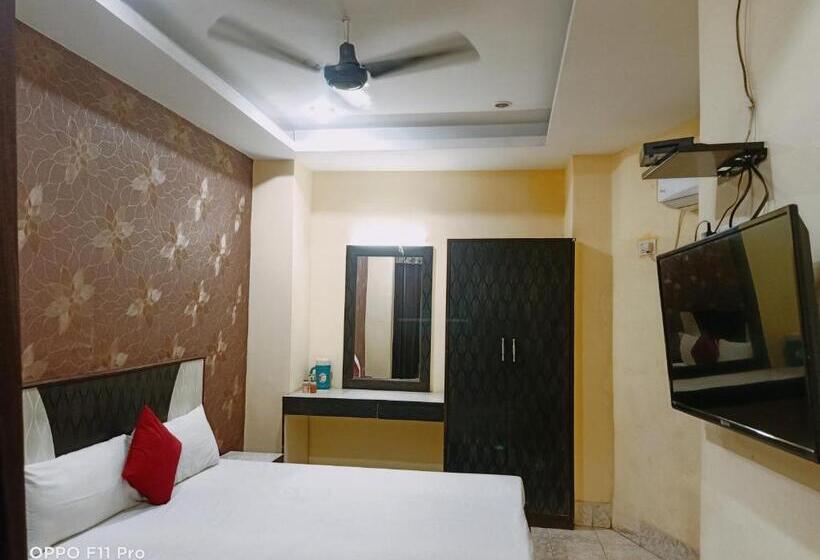 هتل Ambassador Inn