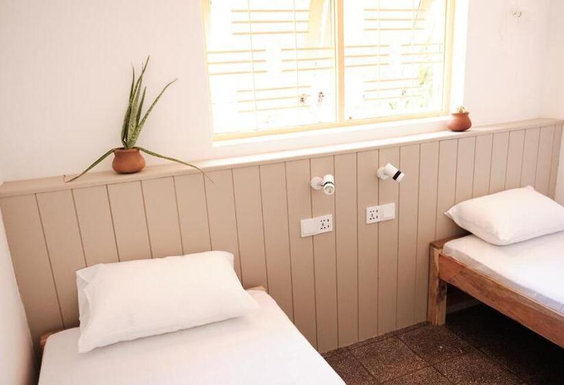 ホテル Basecamp Yoga Beach House