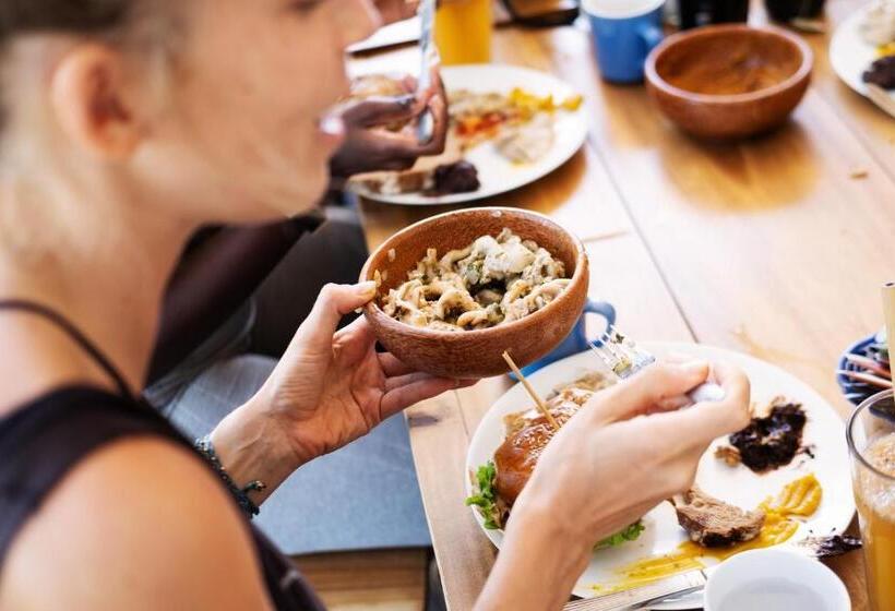 ホテル Basecamp Yoga Beach House