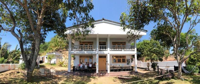 ホテル Basecamp Yoga Beach House