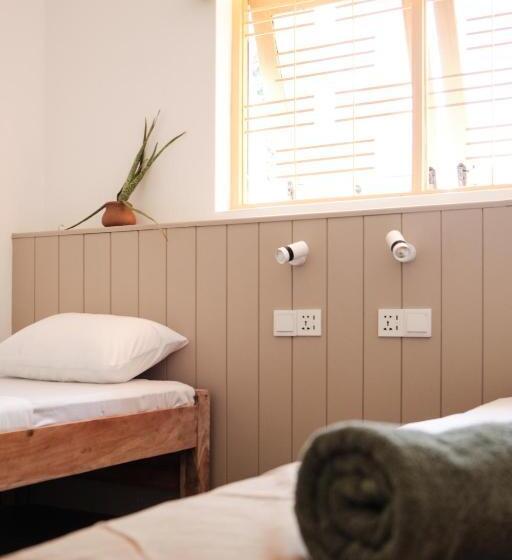 ホテル Basecamp Yoga Beach House