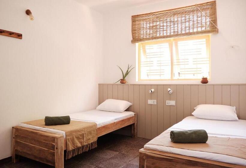 ホテル Basecamp Yoga Beach House