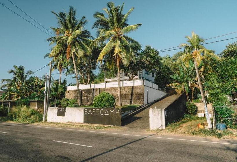 ホテル Basecamp Yoga Beach House